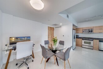 350 S Miami Ave, Unit 3408 in Miami, FL - Building Photo - Building Photo