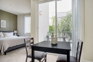 5535 Westlawn Ave in Los Angeles, CA - Foto de edificio - Building Photo