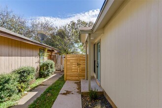 913 Chisholm Cove in Round Rock, TX - Building Photo - Building Photo