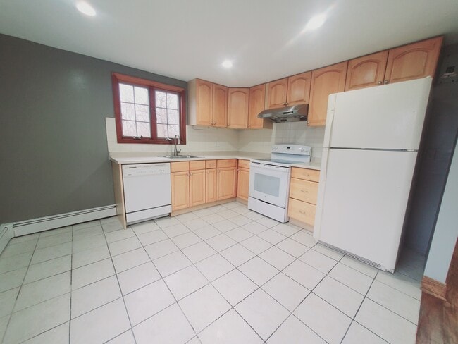 17 Linden St, Unit 2 in Norwalk, CT - Building Photo - Building Photo