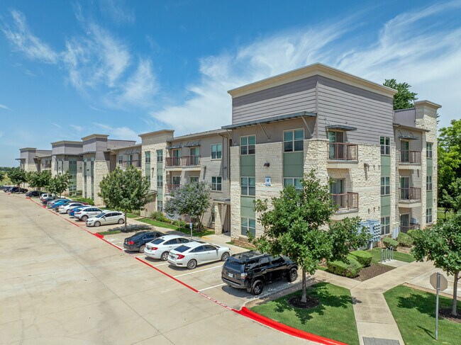 The Standard at Leander Station in Leander, TX - Foto de edificio - Building Photo