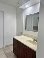 4860 SW 152nd Pl in Miami, FL - Foto de edificio - Building Photo