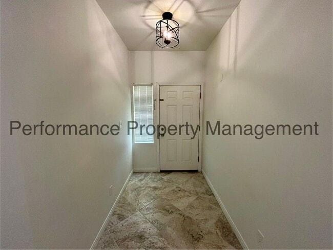 2410 Lebow Ct in Bakersfield, CA - Building Photo - Building Photo