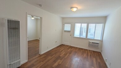 209 N Florence St, Unit 209 in Burbank, CA - Building Photo - Building Photo