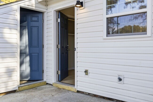 112 Corey Cir in Jacksonville, NC - Building Photo - Building Photo