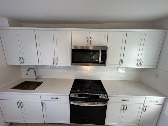71 Grove St, Unit #2 in Beacon, NY - Foto de edificio - Building Photo