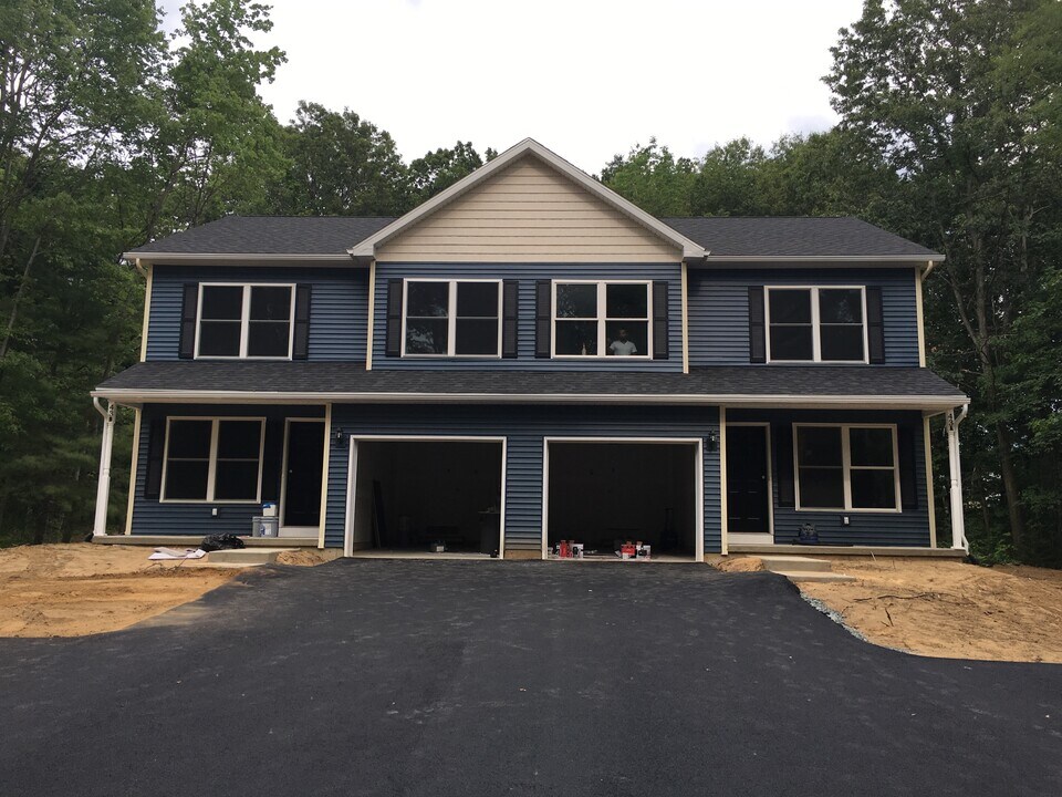 43 Firehouse Rd in Clifton Park, NY - Building Photo