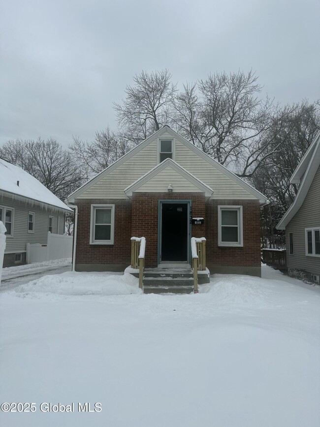 1832 Nott St in Schenectady, NY - Foto de edificio - Building Photo