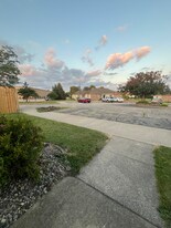 100 Lakeview Ct, Unit 123 in Watseka, IL - Building Photo