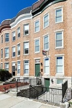 2644 N Charles St, Unit Apt B in Baltimore, MD - Foto de edificio - Building Photo