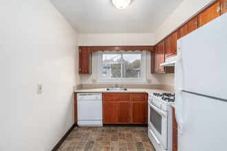 Franklin Park Apartments in East Syracuse, NY - Building Photo - Interior Photo