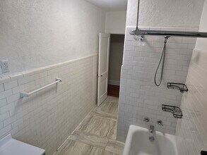 12 Sharaf St in New London, CT - Building Photo - Building Photo