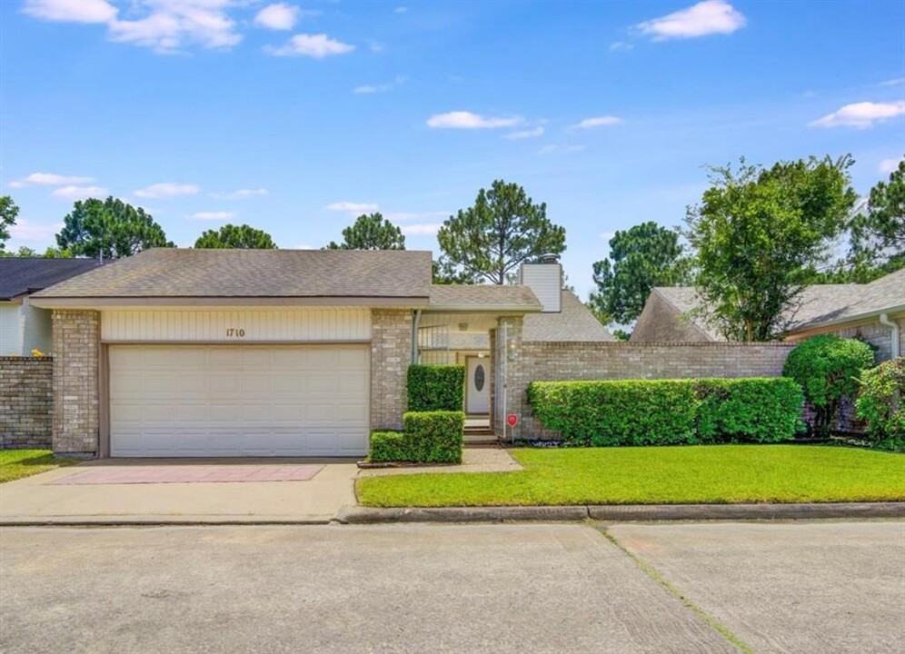 1710 Plumbwood Way in Houston, TX - Building Photo