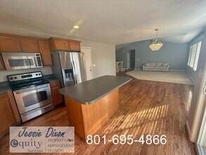 1989 N 2700 W in Clinton, UT - Building Photo - Building Photo