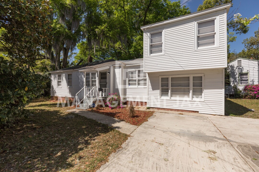 7806 Paul Revere Dr in Jacksonville, FL - Building Photo