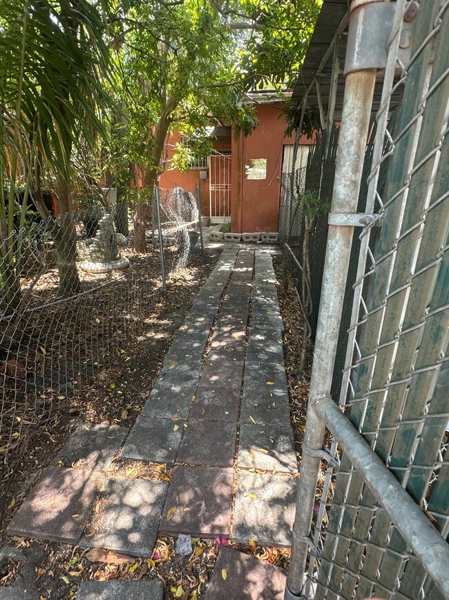 1240 NE 148th St in Miami, FL - Building Photo - Building Photo