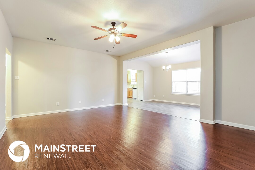 9701 Spruce Ridge Dr in Converse, TX - Building Photo