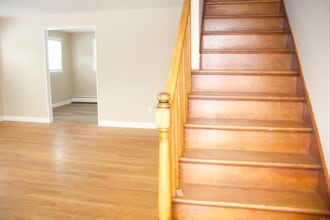 10 Greenbrier Dr in Bloomfield, CT - Building Photo - Building Photo