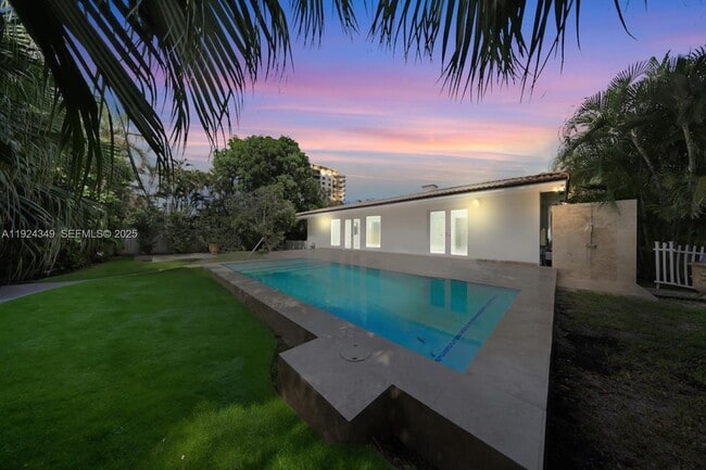 property at 850 N Venetian Dr