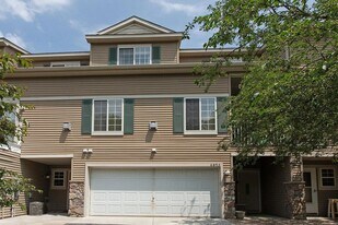 6893 Pine Crest Trail S in Cottage Grove, MN - Building Photo