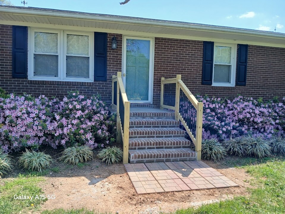 4008 Lebanon Rd in Efland, NC - Building Photo