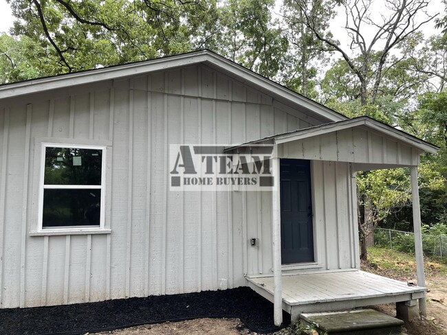 209 Fuji St in Tool, TX - Foto de edificio - Building Photo