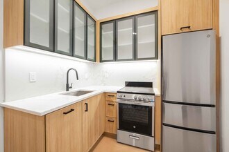 321 E 17th St in New York, NY - Building Photo - Building Photo