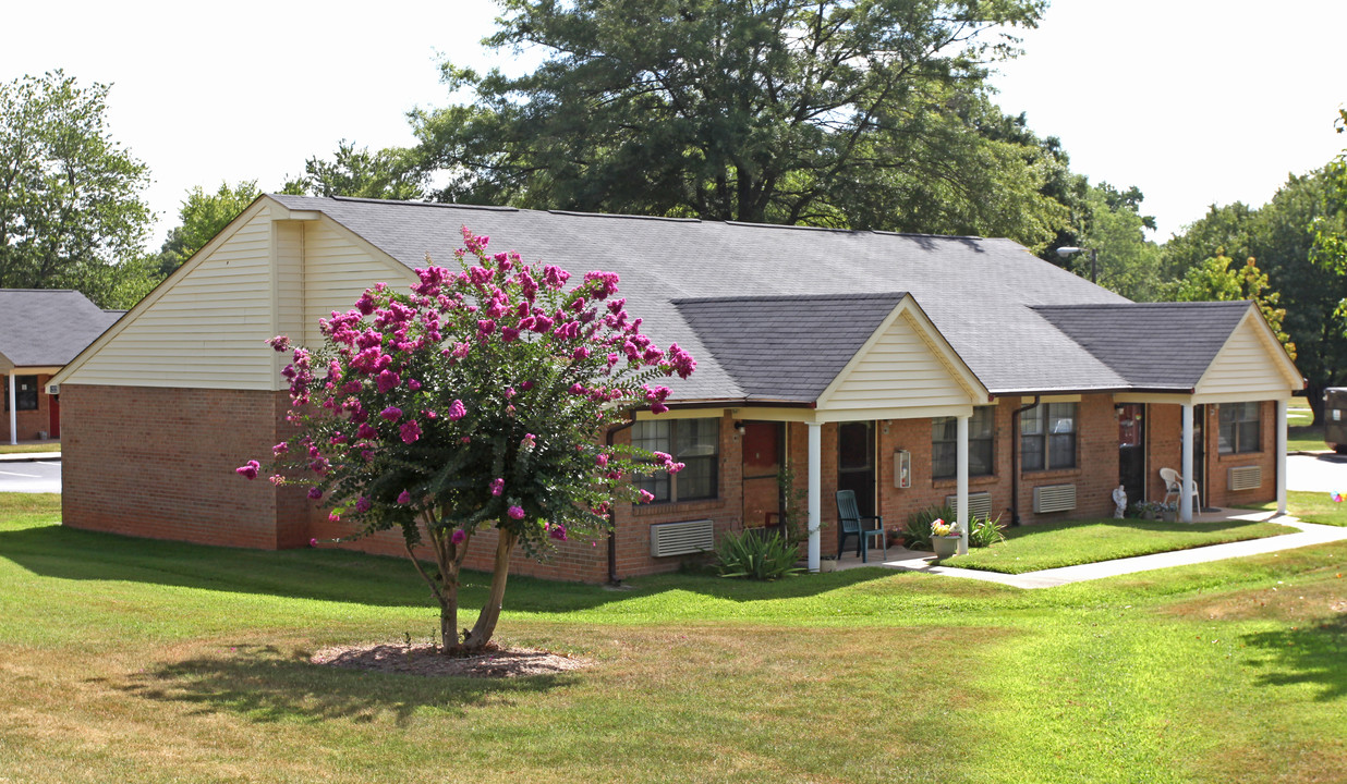 Gatewood Manor Apartments in Greensboro, NC - Building Photo