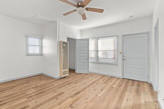 526 Magnolia Ave in Long Beach, CA - Foto de edificio - Building Photo