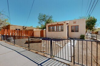 212 Mesa St SE-Unit -212 Mesa SE in Albuquerque, NM - Foto de edificio - Building Photo