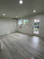 6634 Gaviota Ave, Unit Large Unit in Van Nuys, CA - Building Photo