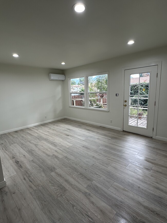 6634 Gaviota Ave, Unit Large Unit