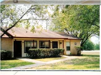 Jourdanton Square Apartments in Jourdanton, TX - Foto de edificio