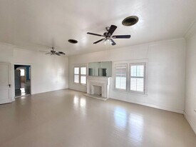 1805 Washington St in Laredo, TX - Building Photo