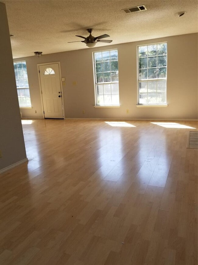 611 Wagon Wheel Trail in Pflugerville, TX - Building Photo - Building Photo