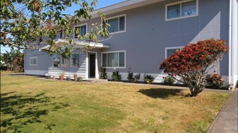222 N Beacon St in Rockaway Beach, OR - Building Photo