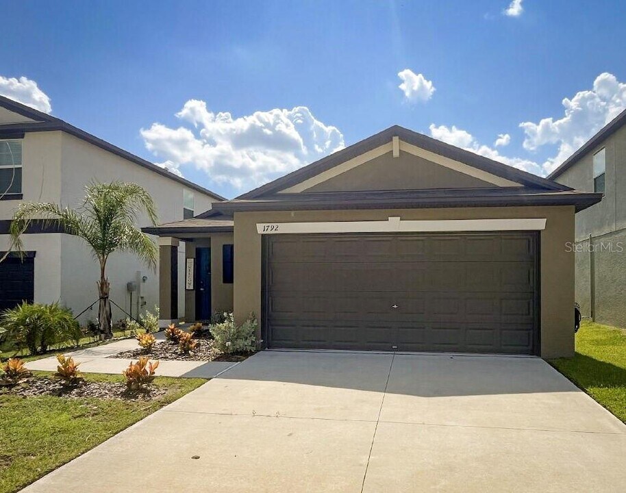 1792 Yellow Trl in Lakeland, FL - Building Photo