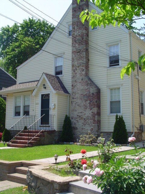 1404 Stoneybrook Ave, Unit 2nd Floor in Mamaroneck, NY - Foto de edificio
