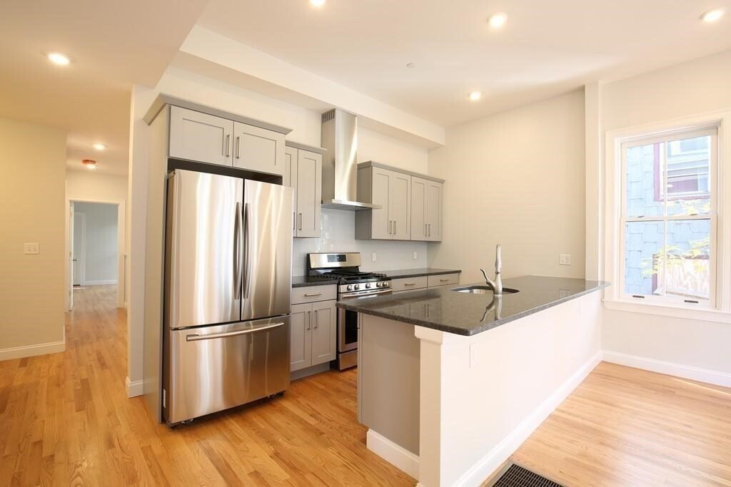 20 George St, Unit 1 in Somerville, MA - Building Photo