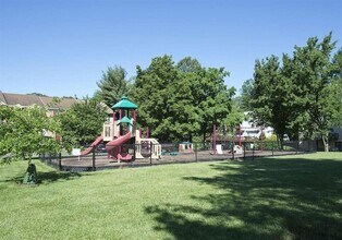 3722 Mount Airey Ln in Annandale, VA - Foto de edificio - Building Photo