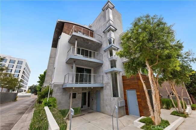 1014 Larrabee St, Unit 202 in West Hollywood, CA - Building Photo - Building Photo