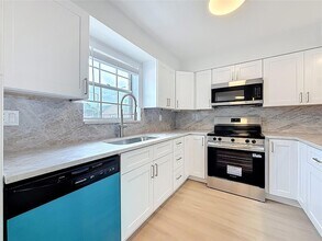 200 Country Club Dr, Unit 1301 in Largo, FL - Foto de edificio - Building Photo