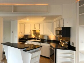 2700 4th Ave, Unit 406 in Seattle, WA - Building Photo - Building Photo