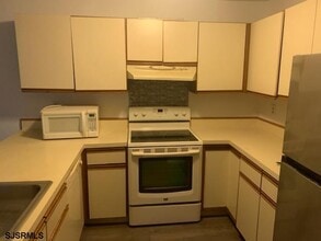 198 Heather Croft in Egg Harbor Township, NJ - Building Photo - Building Photo