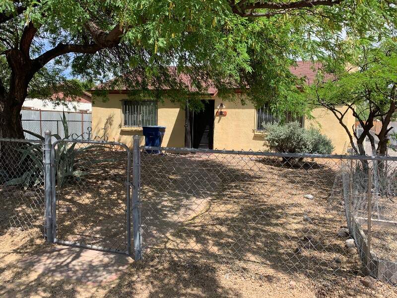 1315 E Hedrick Dr in Tucson, AZ - Building Photo