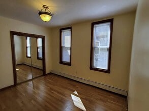 31 W 10th St in Bayonne, NJ - Foto de edificio - Building Photo
