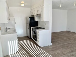 11963 Walnut Ln in Los Angeles, CA - Building Photo - Building Photo