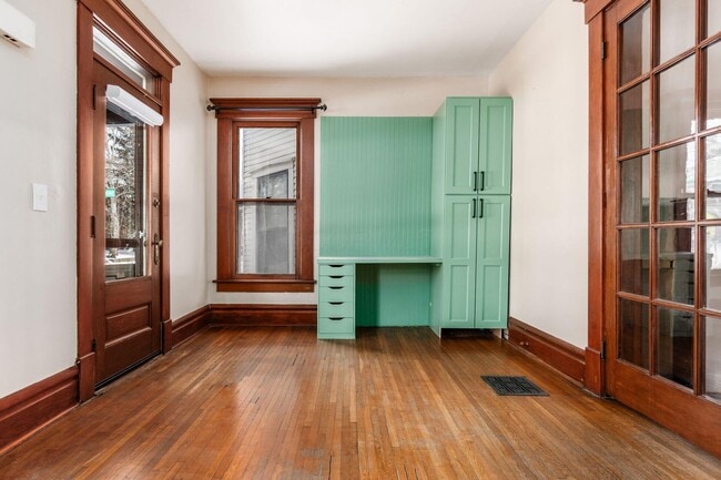 property at 415 W 5th Ave