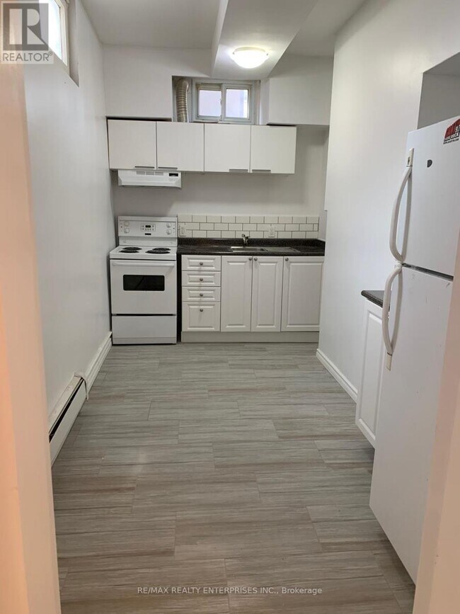 142 Emerald St S in Hamilton, ON - Building Photo - Building Photo