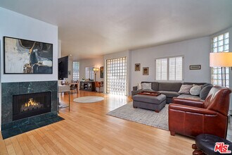 913 18th St in Santa Monica, CA - Building Photo - Building Photo